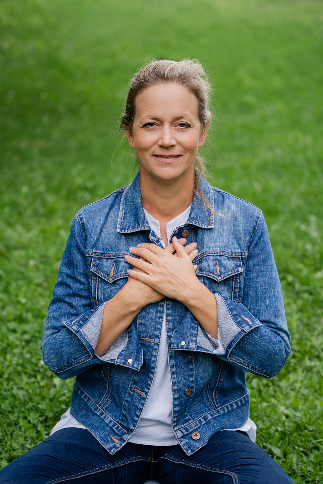 Meilinger Veronika vagyok, s örömmel kísérlek azon az úton, ahol megnyílhat a szíved, és közelebb kerülhetsz önmagadhoz.